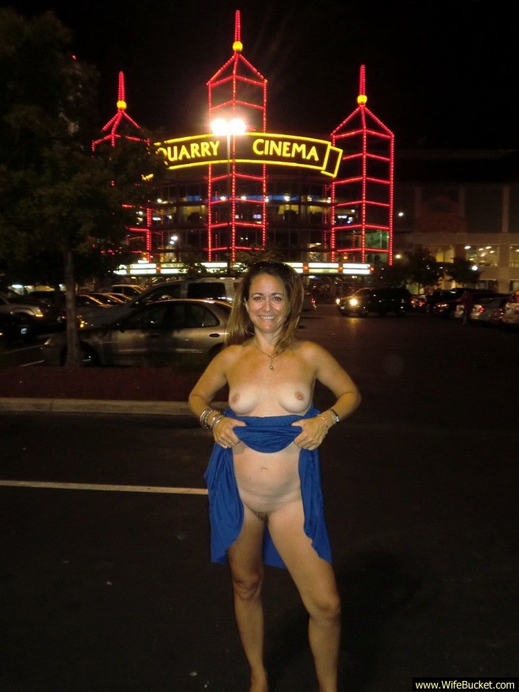 Wife Bucket''s free pictures of real amateur MILF wives