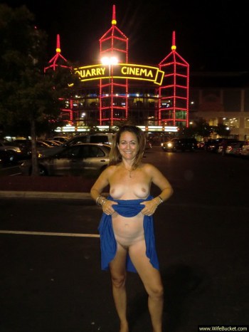 Wife Bucket''s free pictures of real amateur MILF wives