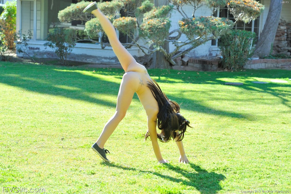Sexy girl public flash and pussy insertion