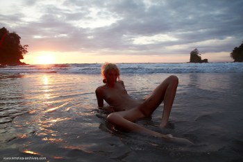 Beauty model HQ art nude